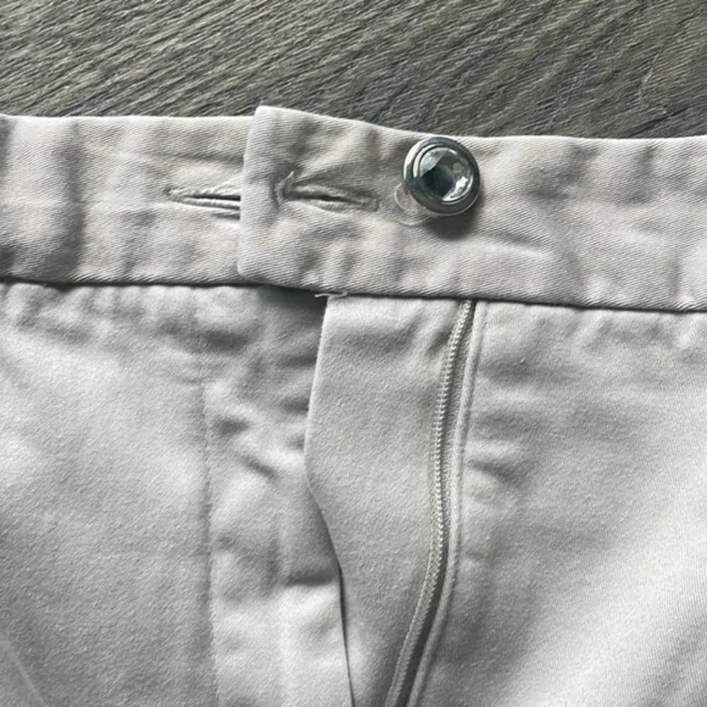 JM collection shorts cream in color with buttons size 16
